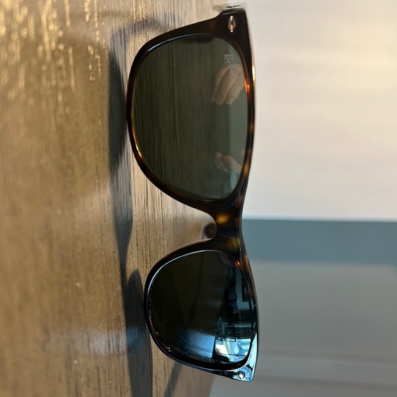 NEW! NEVER BEEN WORN RAY-BANS! display picture 3